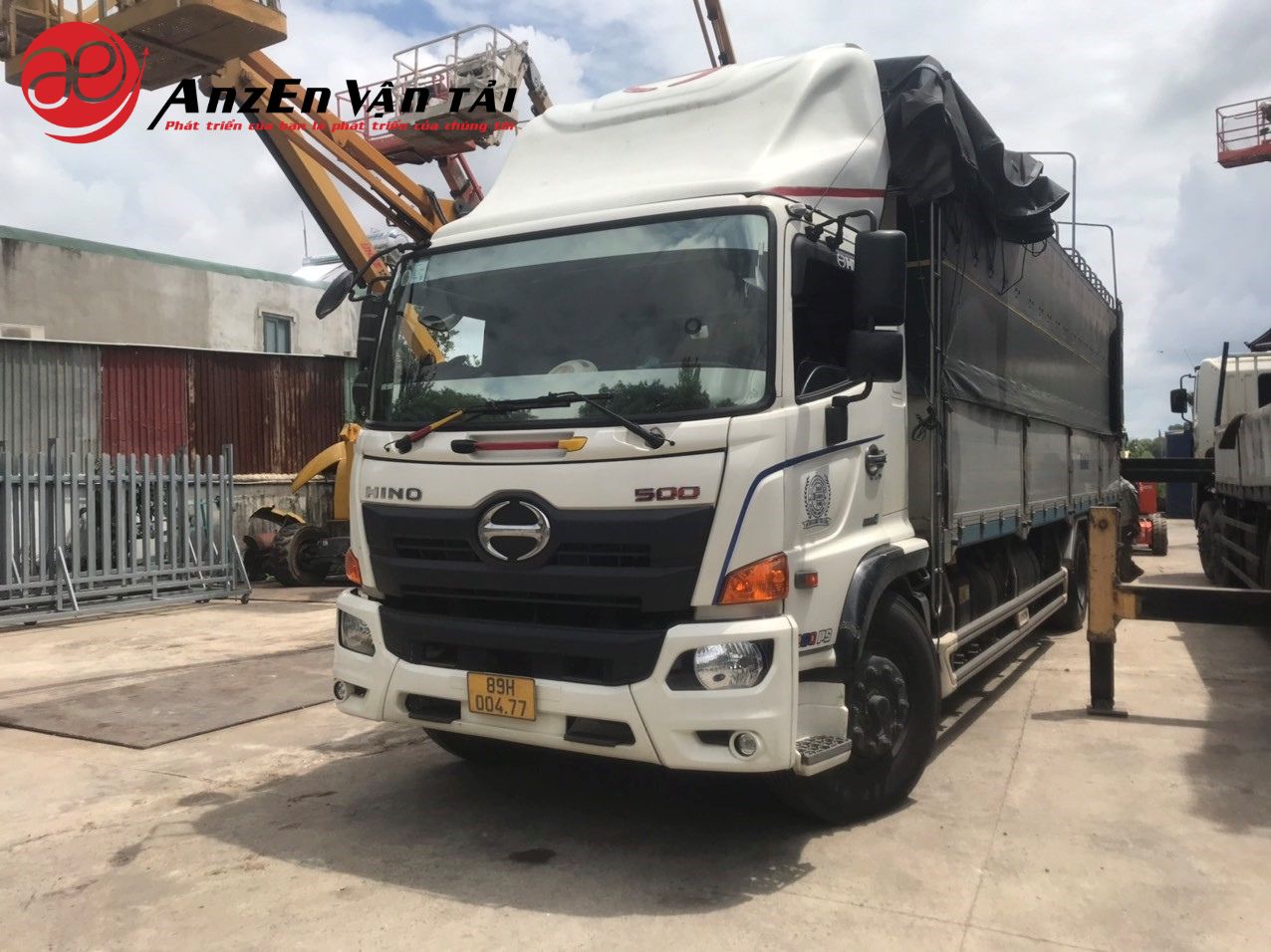 Chuyển hàng bằng xe tải chuyên đường bộ