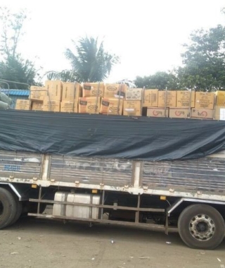  Ghép hàng cửa khẩu Hữu Nghị vào Vào trong Nam